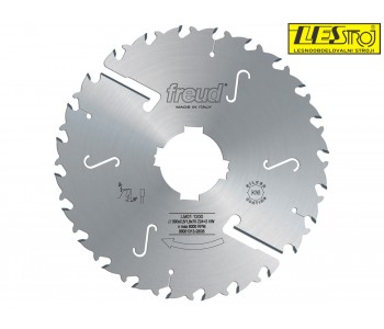 Thin kerf saw blades with rakers