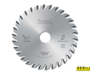 Flat tooth scoring saw blades