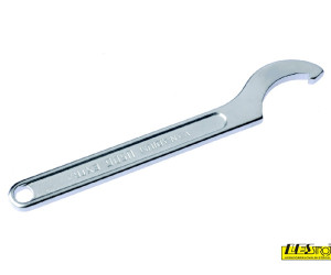 C-spanner for screwing/unscrewing nuts on the CNC taper