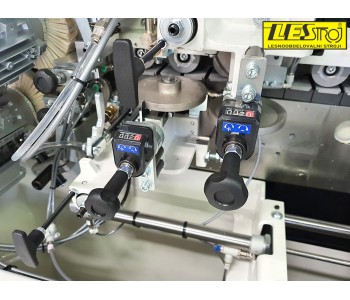 Numerični števci za lažjo nastavitev okroglih postrgal za različne debeline robnega traku, npr. 1mm ali 2mm ABS