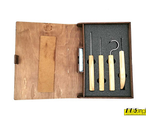 Set of 4 knives in a book case S09book