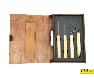 Set rezbarskih nožev v leseni škatli S09book
