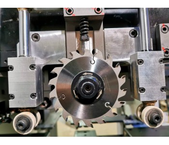 Through-feed CNC machine KDT KD‑610Z